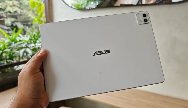 ASUS Pad Review in hand.jpg