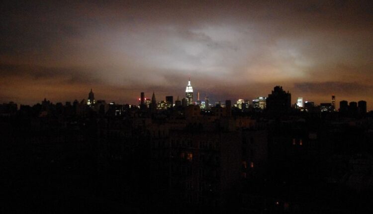 Hurricane Sandy Blackout New York Skyline.jpg